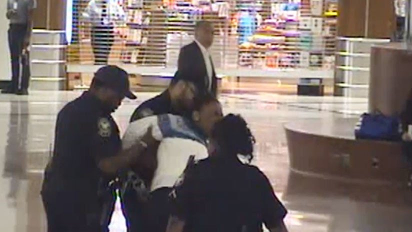 VIDEO: Padres enfrentan a una mujer que trató de secuestrar a su hijo de 6 años en un aeropuerto