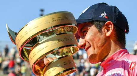 Un ciclista ecuatoriano hace historia y conquista el Giro de Italia 2019