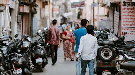 VIDEO: Un ladrón armado intenta cometer un asalto pero se mete con la mujer equivocada