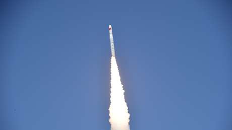 VIDEO: China lanza con éxito un cohete desde una plataforma marítima por primera vez