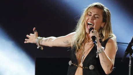 Miley Cyrus rompe el silencio sobre el abuso al que la sometió un fanático en Barcelona (VIDEO)