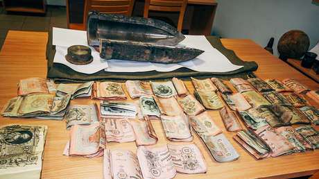 FOTOS: Hallan en Estonia un proyectil de la Primera Guerra Mundial lleno de dinero de la Rusia zarista