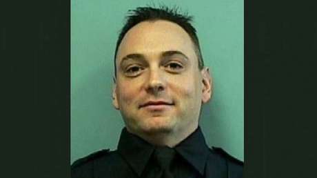 Detiene a un hombre por "ponerse agresivo" y luego las imágenes de su propia cámara corporal lo enfrentan a un tribunal