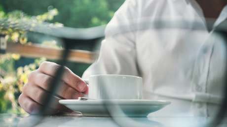VIDEO: Se atraganta en un restaurante y el gerente le salva la vida con una heroica maniobra