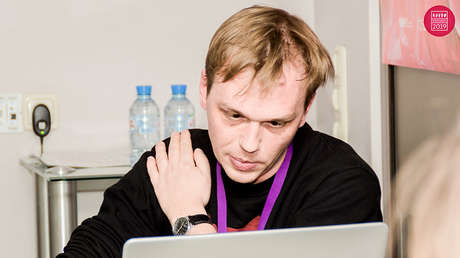 Detienen en Moscú a un reconocido periodista de investigación bajo la acusación de tráfico de drogas y cientos de personas salen en su defensa