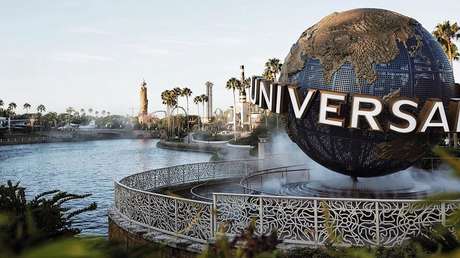 Una trabajadora ayuda a un niño autista a superar una crisis en un parque de diversiones de EE.UU. (FOTO)