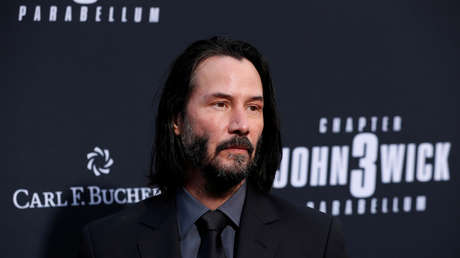 ¿Por qué Keanu Reeves evita tocar a las mujeres? Una serie de fotos del actor abre un debate en las redes sociales