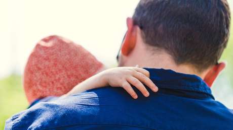 VIDEO: Un comediante estadounidense da una divertida lección sobre cómo criar a nuestros bebés