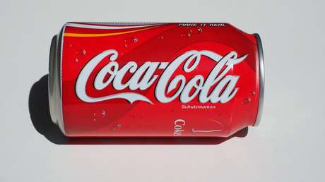 Video viral explica cómo 'convertir' una lata de aluminio en una de plástico transparente