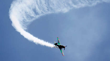 VIDEO: Accidente mortal de una avioneta que cayó a un río en pleno espectáculo de acrobacias