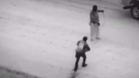 VIDEO: Un agente fronterizo de EE.UU. salva a un migrante guatemalteco y su hija en un canal