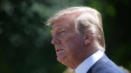 VIDEO: Trump pide a un alto funcionario abandonar el Despacho Oval por toser cuando hablaba sobre su "fantástica declaración financiera"