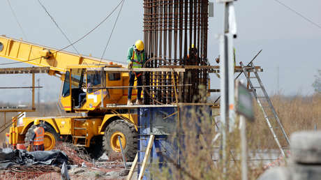 El fuego cruzado entre López Obrador y las suspensiones contra el Aeropuerto de Santa Lucía