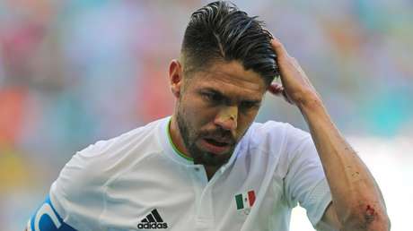 Una amenaza de secuestro motiva a un futbolista mexicano a cambiarse al equipo rival