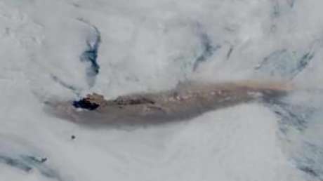 FOTOS, VIDEO: Satélites captan la erupción de un volcán ruso que obligó a las aerolíneas japonesas a cambiar de rumbo
