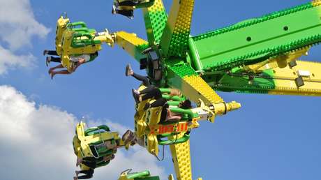 India: 12 personas se precipitan al vacío por la avería de una atracción de feria y sobreviven