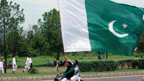 VIDEO: Un político y un periodista pakistaníes intercambian golpes en plena transmisión en vivo 