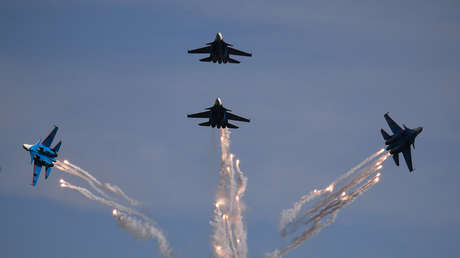 VIDEO: Aviones militares rusos exhiben acrobacias aéreas durante el foro Army 2019