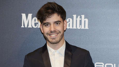 Un cantante español es descubierto intentando ocultar con Photoshop el poco éxito de su último concierto