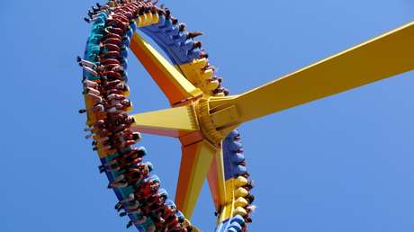 VIDEO: Un juego de un parque de diversiones se parte en dos y mata una persona en Uzbekistán