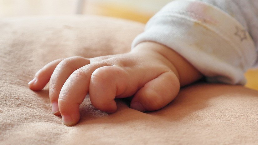 Víctimas del robo de bebés durante el franquismo en España comparten sus dolorosas historias