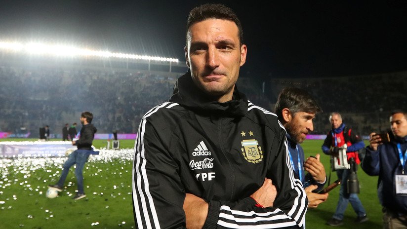 Técnico de Argentina: "No entiendo qué hizo Messi para estar expulsado y eso te hace sospechar"