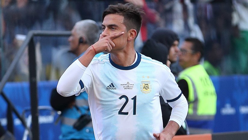 Dybala anota su primer gol con la selección, la Red lo felicita y elogia con bromas