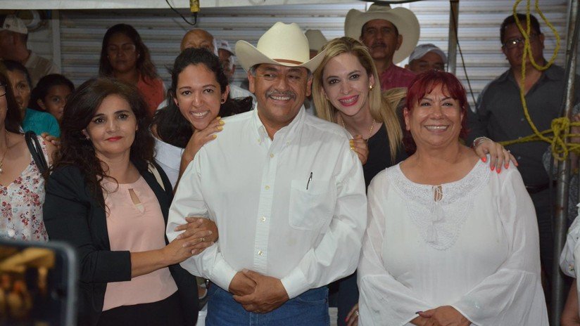 Un alcalde de México finge ser un indigente en silla de ruedas para dar una lección a sus funcionarios