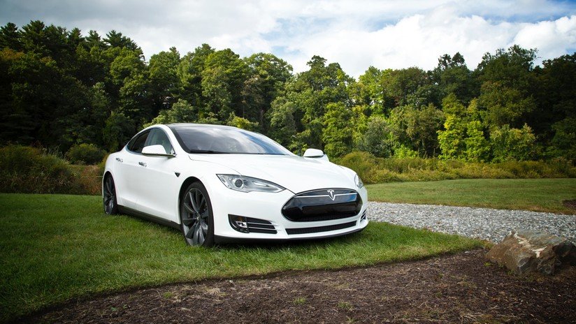Un exempleado de Tesla guardó datos secretos del piloto automático antes de trabajar para su rival chino