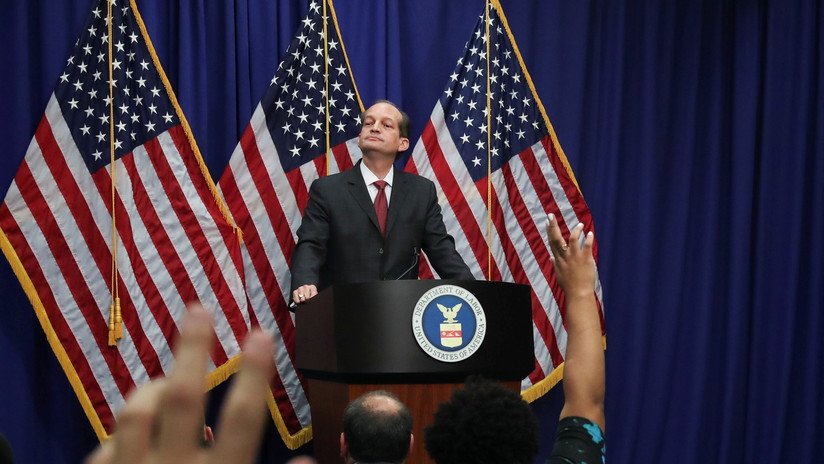 Renuncia el único latino del gabinete de Trump, en medio del caso de tráfico sexual de Jeffrey Epstein