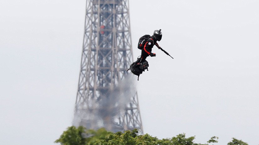 Soldado 'volador' y fusiles antidron: el Ejército francés muestra sus nuevas armas futurísticas (FOTOS, VIDEO)