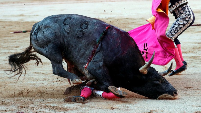 VIDEO: Un torero español, operado de urgencia tras sufrir una fuerte cogida en el pecho en la feria de San Fermín