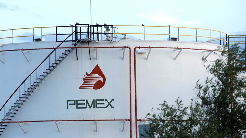 Bajar impuestos y aumentar inversión: el plan de López Obrador para rescatar a Petróleos Mexicanos