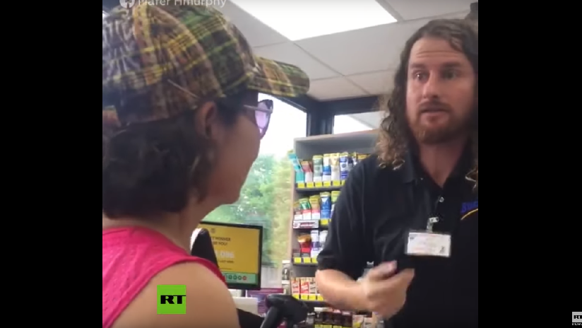 VIDEO: Empleado de una gasolinera en EE.UU. insta a unas clientas latinas a "regresar a su país", diciendo que llegará el Servicio de Inmigración