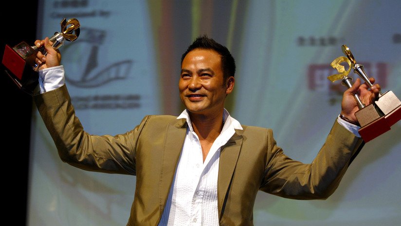 VIDEO: Hombre sube al escenario y le propina varias puñaladas a un famoso actor chino en pleno evento promocional