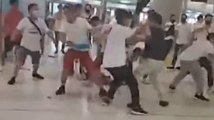 VIDEO: Al menos 45 personas heridas en el ataque de una banda armada contra manifestantes en Hong Kong