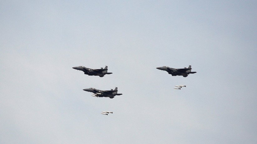 Cazas surcoreanos realizan disparos de advertencia contra un avión ruso