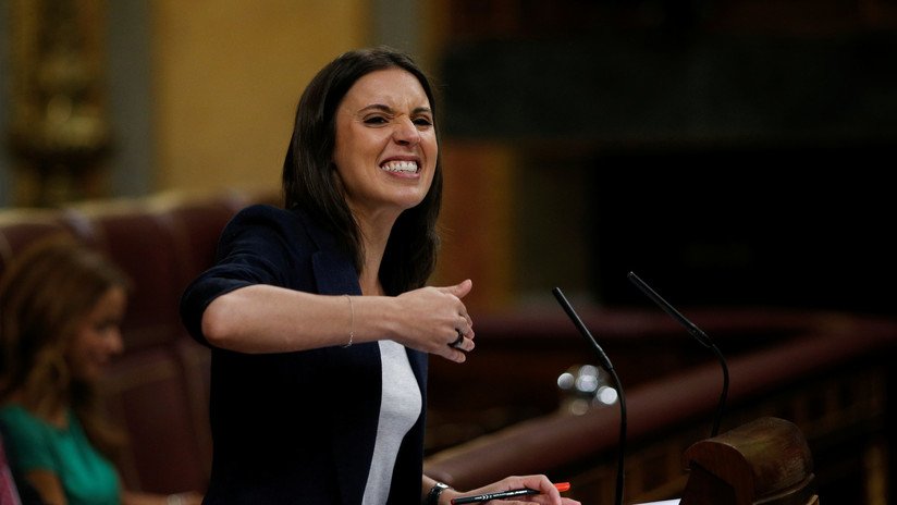 Un concejal conservador ataca a una política española por no depilarse las axilas y las redes arden