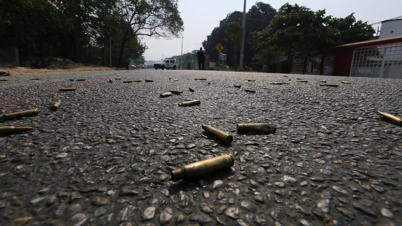VIDEO: Un hombre entra a un bar, saca una pistola y mata a cinco personas en Acapulco