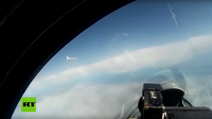 Medio chino explica cómo dos 'cisnes nucleares' rusos dieron "una bofetada" a la OTAN