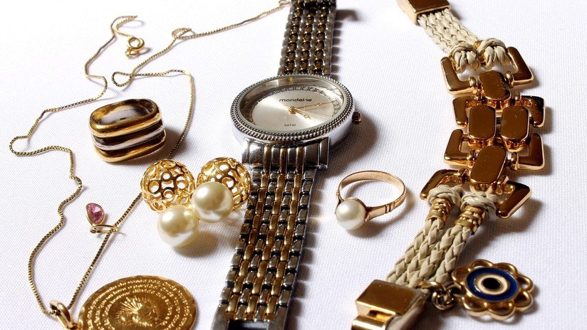 VIDEO: Extraen más de kilo y medio de joyas y monedas del estómago de una joven en la India