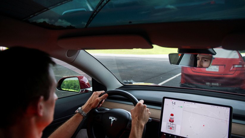 Los vehículos Tesla permitirán ver videos de YouTube y Netflix