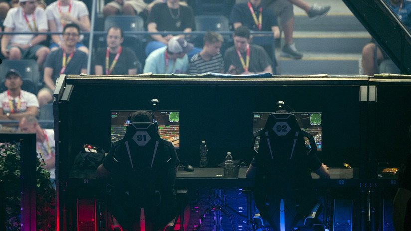 Un adolescente que "perdía el tiempo" en los videojuegos se hace millonario en el mundial de 'Fortnite'