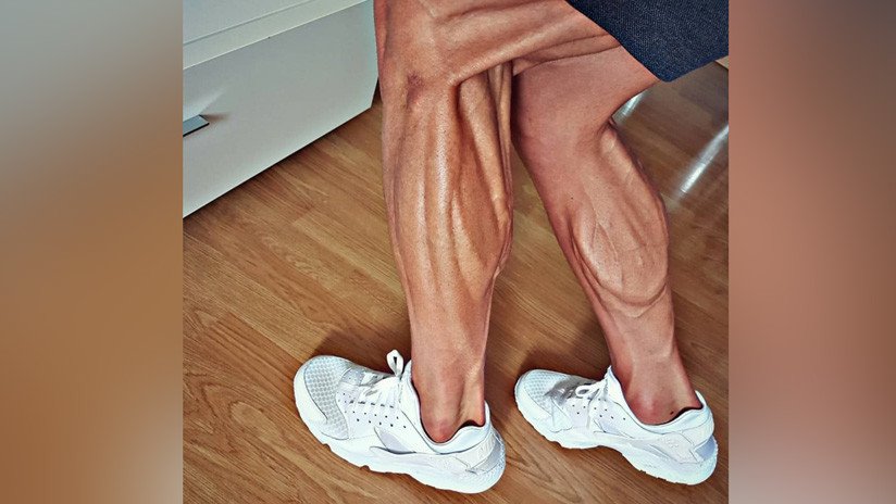 FOTOS: Un ciclista muestra sus músculos gemelos con las venas marcadas y asusta a la Red