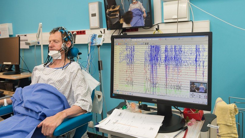 Científicos financiados por Facebook traducen señales cerebrales a texto