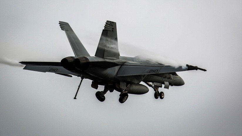 Siete personas heridas en la caída de un caza estadounidense F/A-18E en el californiano Valle de la Muerte