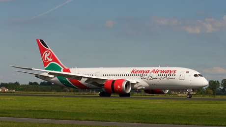 Un hombre cae desde un avión de pasajeros momentos antes del aterrizaje en Londres