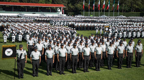 FOTOS, VIDEO: Presuntos narcos amenazan a la Guardia Nacional en el estado natal del presidente de México