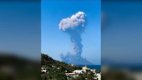VIDEO: Entra en erupción el volcán Estrómboli de Italia