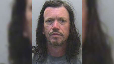 VIDEO: Trata de prender fuego a una sinagoga pero queda envuelto en una bola de fuego y acaba en el hospital